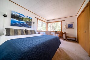 3 bedrooms, iron/ironing board, travel cot, free WiFi