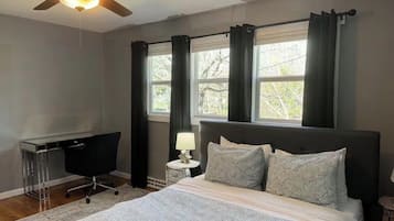 3 bedrooms, desk, iron/ironing board, WiFi (free)