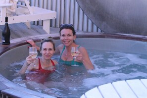 Outdoor spa tub - Ocean Front Ocean View, With Private Heated Pool & Hot Tub (Atlantic Beach)