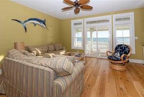 TV - Ocean Front Ocean View, With Private Heated Pool & Hot Tub (Atlantic Beach)