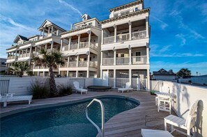 A heated pool - Ocean Front Ocean View, With Private Heated Pool & Hot Tub (Atlantic Beach)