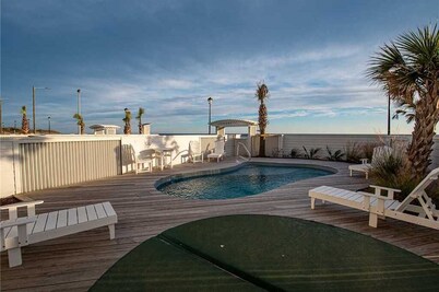 Ocean Front Ocean View, With Private Heated Pool & Hot Tub
