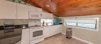 Waterfront Plum Island Getaway!