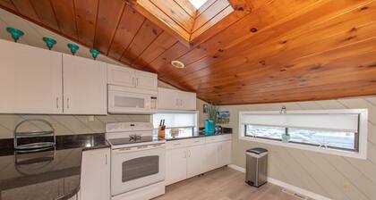 Waterfront Plum Island Getaway!