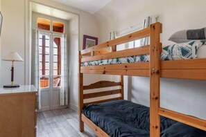2 bedrooms, WiFi, bed sheets