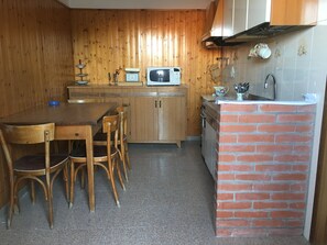 Fridge, stovetop - small house (Valentano)