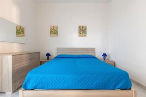 2 chambres, fer et planche à repasser