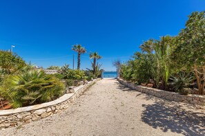 Property grounds - Villa Sara.Villa SaraVilla SaraVilla SaraVilla SaraVilla SaraVilla SaraVilla SaraVilla ... (Torre Lapillo)