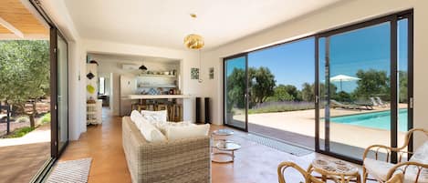 تلفزيون، كُتُب، ستيريو