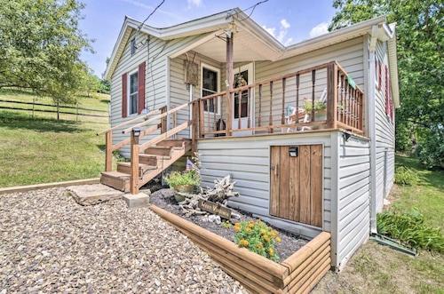  Less than 2 miles from Smoke Hole  Pet Friendly