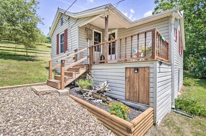  Less than 2 miles from Smoke Hole  Pet Friendly