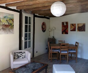 Dining - Chez Sidonie, in the land of Colette. (Treigny-Perreuse-Sainte-Colombe)