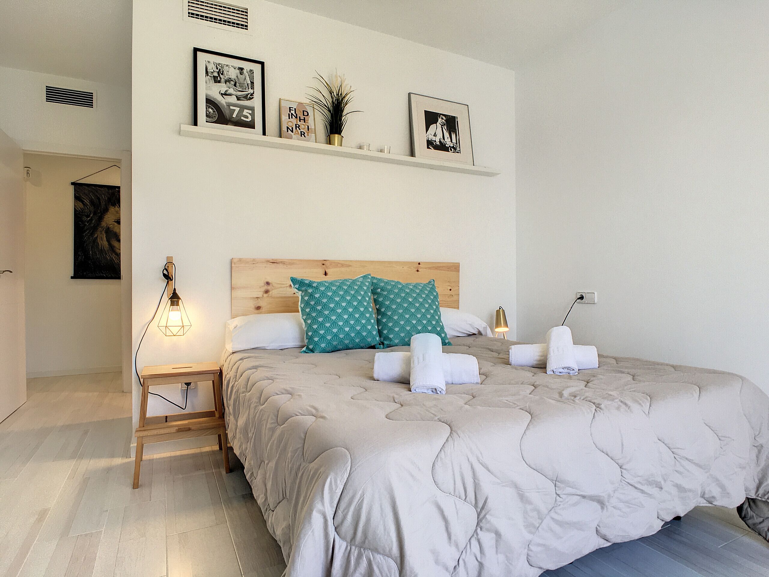 3 slaapkamers, een strijkplank/strijkijzer, gratis wifi, beddengoed