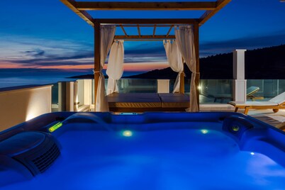 Seafront Villa Esquel - With heated pool