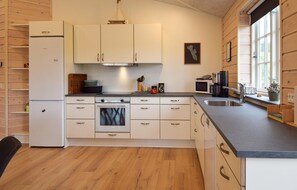 Fridge, oven, dishwasher, coffee/tea maker