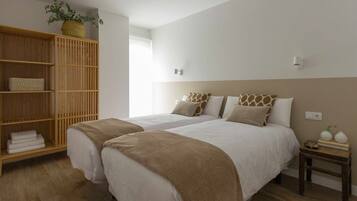 2 bedrooms, iron/ironing board, travel cot, free WiFi