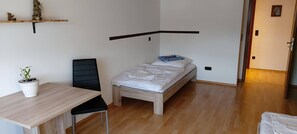 2 bedrooms, travel cot, free WiFi, bed sheets