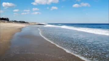 Ranta lähistöllä, rantapyyhkeitä