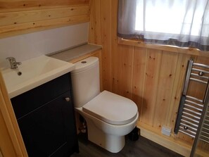 Shower, hair dryer, towels, soap - Whernside Glamping Pod - Ribblesdale Pods (Horton in Ribblesdale)