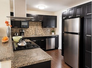 Coffee/tea maker, fridge, microwave, oven - La Jolla Shores Modern Flat (La Jolla)
