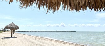 The Sand Piper-Pier, Pool, Bay View & Boat Launch