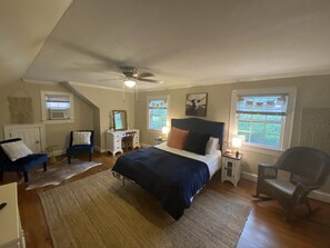 4 bedrooms, desk, free WiFi, bed sheets