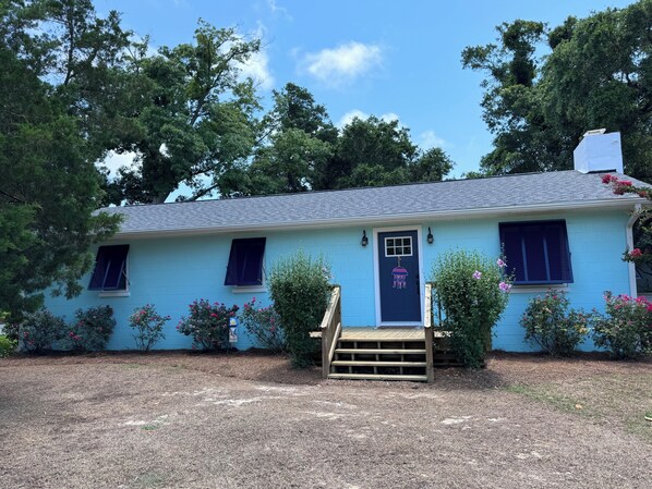 Exterior - NEW 2024 in ground pool!!
House near Emerald Isle (Cape Carteret)