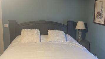 4 bedrooms, iron/ironing board, bed sheets, wheelchair access