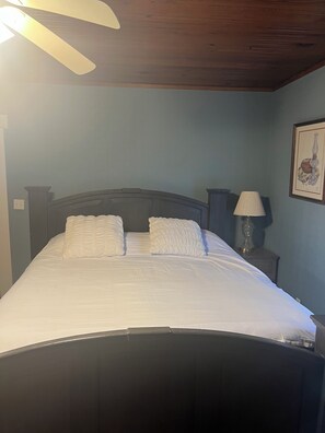 4 bedrooms, iron/ironing board, bed sheets, wheelchair access