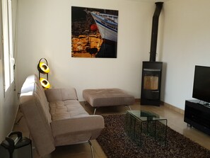 TV, fireplace, DVD player, table football