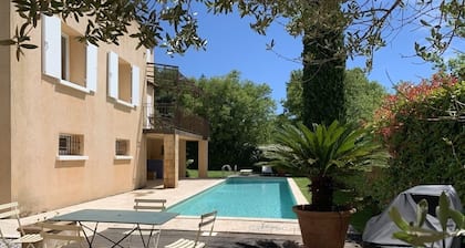 Large air-conditioned villa with heated pool in secure residence