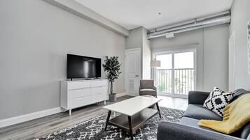 Télévision, Netflix, services de streaming, espaces bureaux