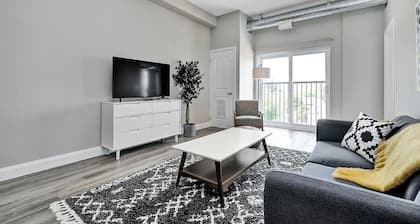 High-end condo downtown Kingston near RMC/Queens
