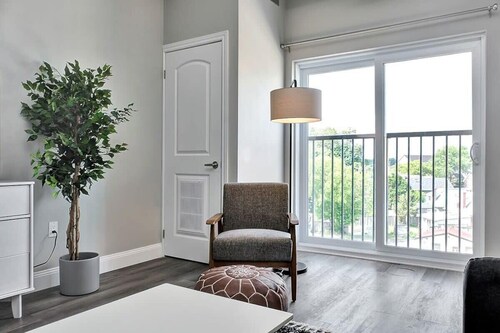 High-end condo downtown Kingston near RMC/Queens