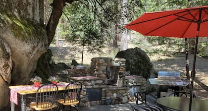 FALL SPECIAL Gorgeous Designer Cabin Inside Yosemite WITH LUXURIOUS Jacuzzi
