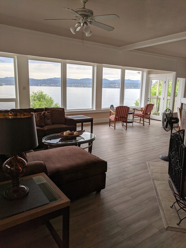 Smart-tv en een open haard