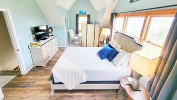 3 bedrooms, desk, iron/ironing board, free WiFi