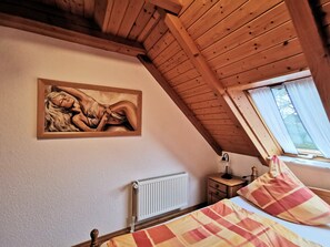 2 bedrooms, in-room safe, iron/ironing board, free WiFi