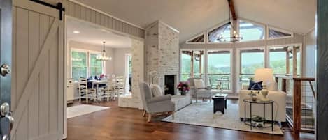 Smart TV, fireplace