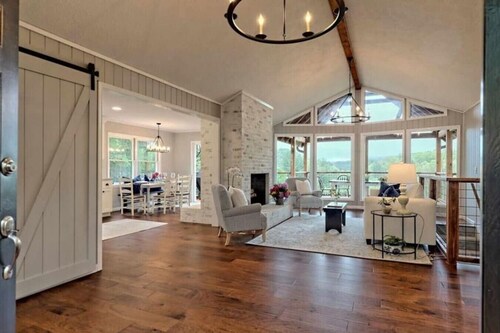 Stunning Modern Rustic Lake Retreat PRVT BOAT SLIP