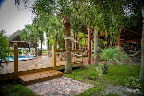 Quaint rustic cabin, newly remodeled!