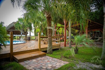 Quaint rustic cabin, newly remodeled!