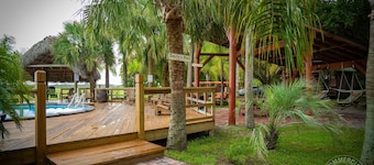 Quaint rustic cabin, newly remodeled!