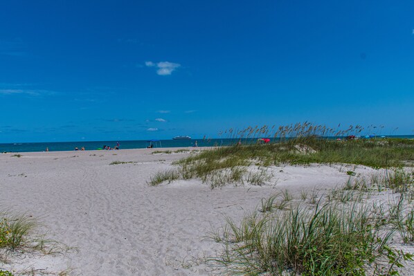 Beach nearby, sun loungers, beach towels