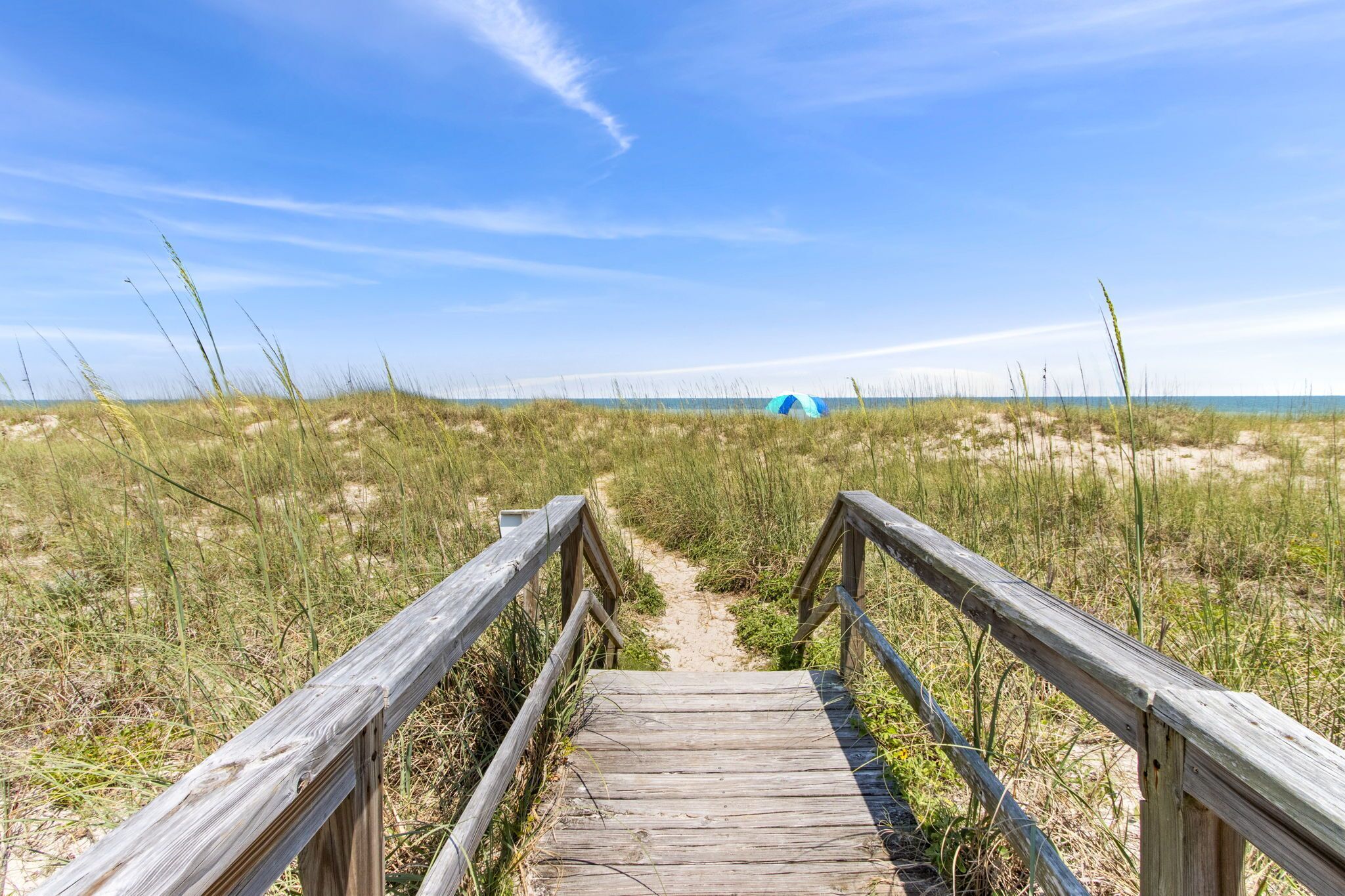 Accommodatie ligt op het strand, ligstoelen, strandlakens