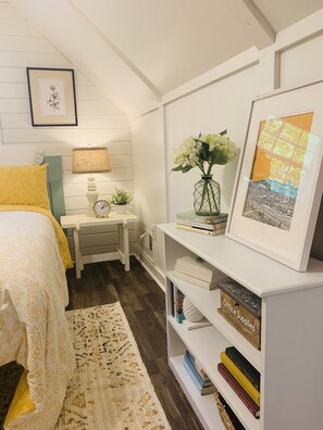 3 bedrooms, in-room safe, desk, iron/ironing board