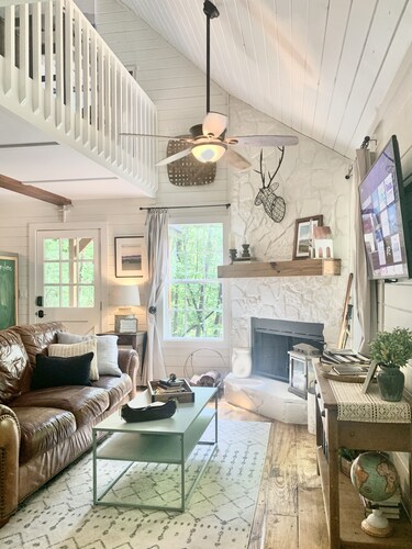 Rustic Modern Farmhouse Cabin