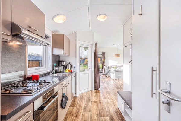 Frigorifero, piano cottura, lavastoviglie, macchina per tè/caffè