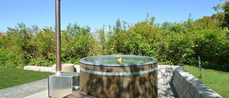 مغطس سبا خارجي