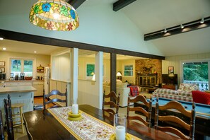 Dining - Perfect "Goldilocks" Ski & Golf House on Stratton Resort (Winhall)